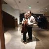 На волне чудесного настроения - идём на концерт Тарьи Турунен! - и увидев большое зеркало (дикие деревенские люди), сделали сэлфи.😄 Ну, на память.💖 Мы так редко сняты вместе, всё цветочки, деревья....🌸💚