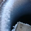 Открыли колодец, а там вот такая "шуба" из инея! ❄❄❄ Глубоко опускается в колодец, примерно на метр.