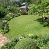 Июньский полдень ☀🌸🌱💚 Орех даёт тень на площадку. 🌳 Спирею постригли электроножницами в шарик ✂🎈 Газон скосили аж второй раз. 😁 Два раза купались🏊 (не сегодня) 😂 Лето?