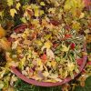 Хосты в большом горшке засыпал листьями приречный клён 🍁🌱