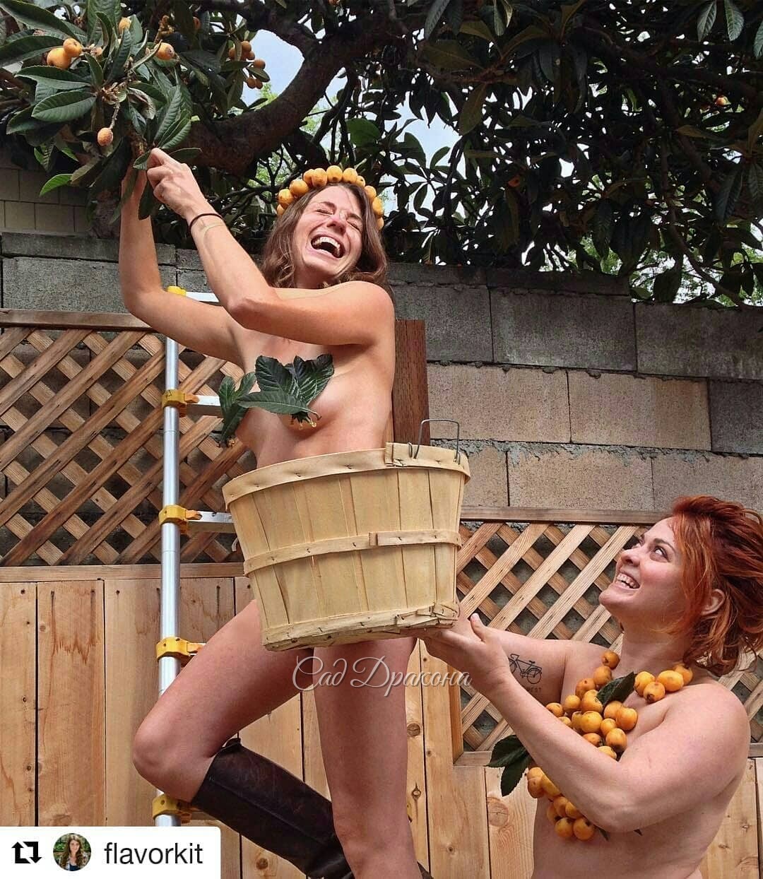 💚🌻🍀 World Naked Gardening Day (WNGD) - День  Голого Садоводства. 🌻 "Занятие садоводством в обнаженном виде — это не только простая радость, оно служит напоминанием нам о том, что мы можем быть честны по отношению к себе как к людям и как к части этой план