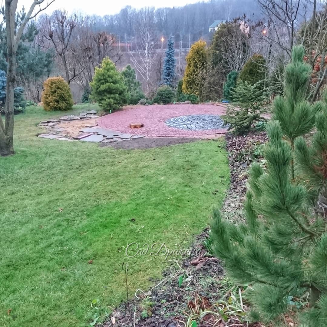 Всё растаяло. Хорошо! Немножко напоминает весну, только света мало 🌄 Продолжаем лить бетон) Путь к водоёму - каскаду - водопаду неблизкий 😉💧💧💧