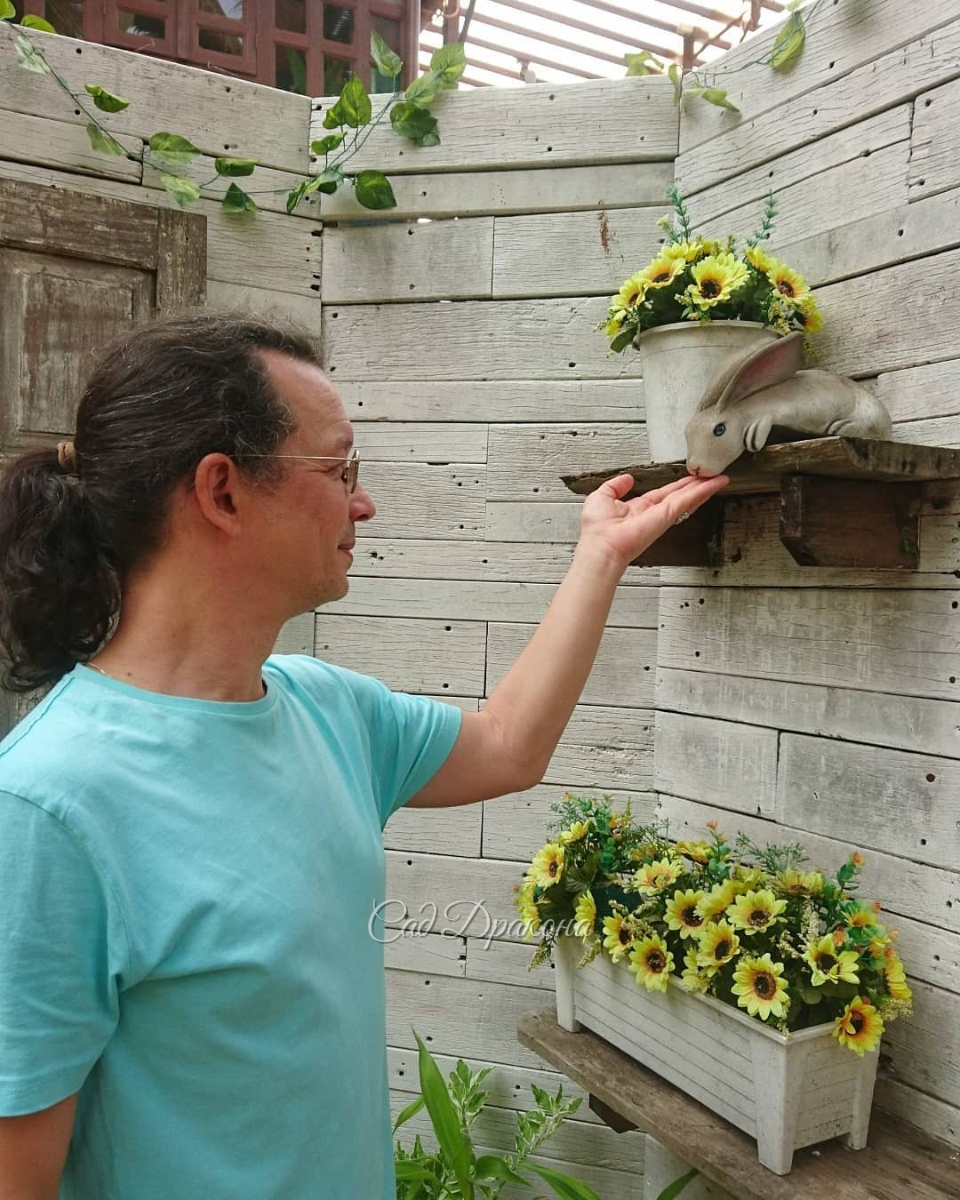 Зазеркалье... 💫 В Подмосковье весна 💧🌱 А мы, будто в другом измерении, - оказались среди тропической жары ☀ и пышной зелени 🌿🌺🍃 .