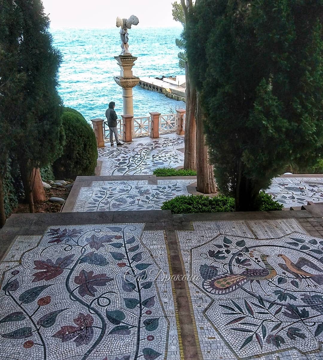 Море, крылатая Ника и изумительные мозаики на лестницах ✨✨