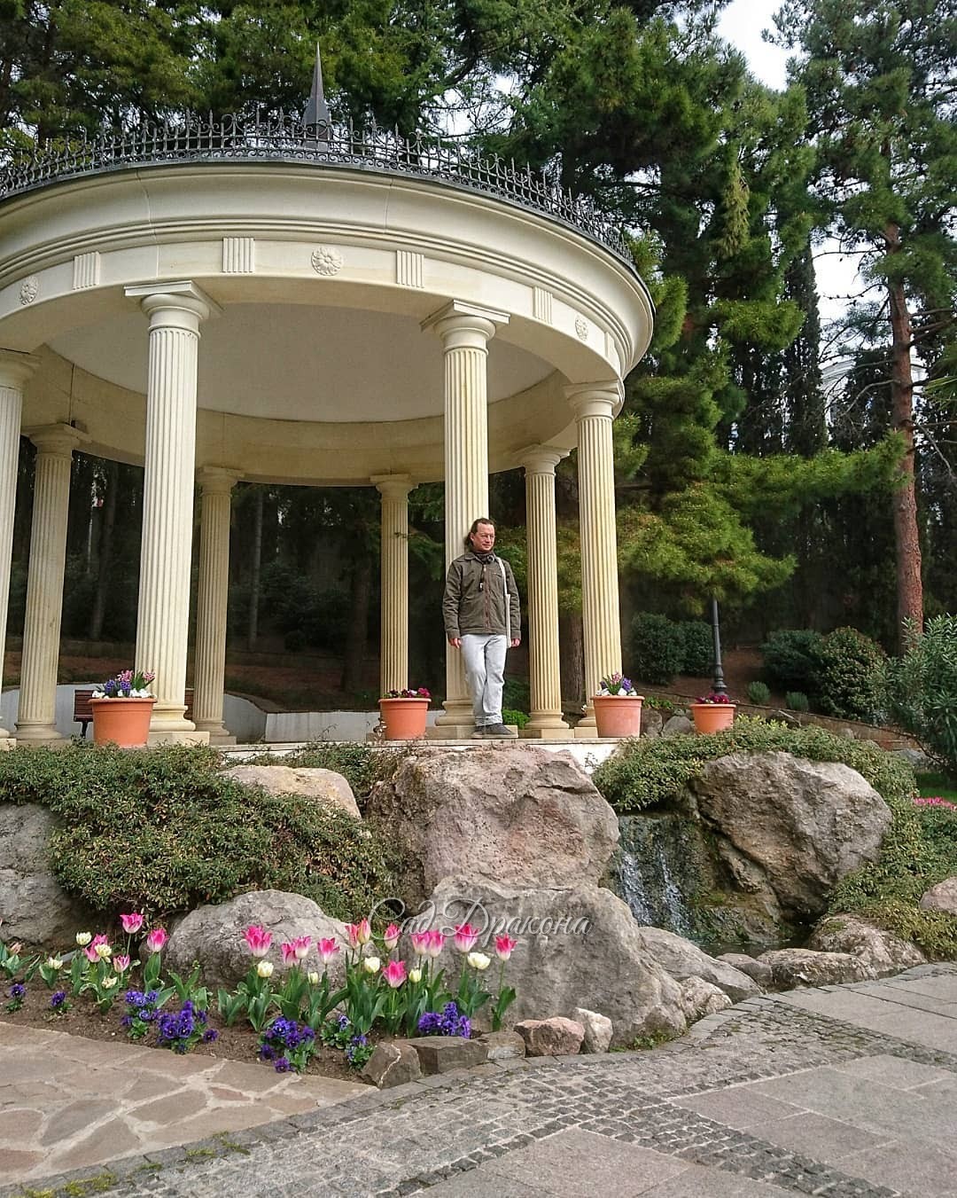 Итальянский павильон в оливковой роще, 🌳🌳🌳🌳 где в ручье обитают 🐢🐢🐢 В дополнение к посту с черепашками 💚😊