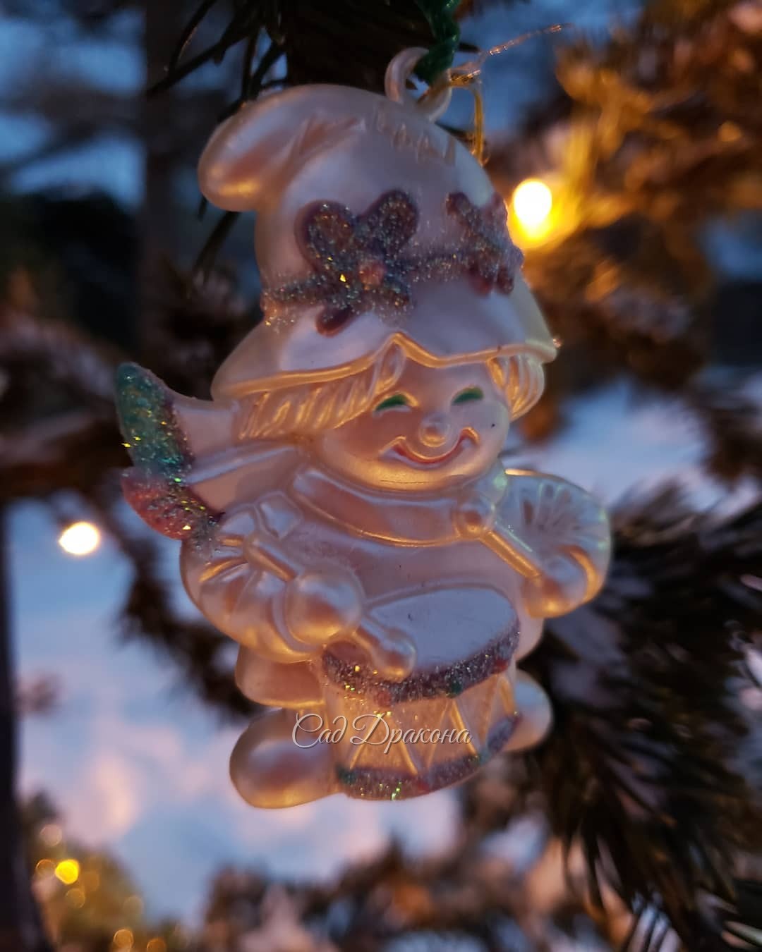 Мы нарядили опять нашу Lucky Strike на улице 🌟🎄 И снова сердечно благодарим всех наших друзей, - старых и новых, за то, что были с нами в этом сезоне 🙏💓💓💓 За то, что смотрели, ❤️ приезжали, 👭👫 что с одобрением принимали изменения в нашем саду 🏞️ За добрые